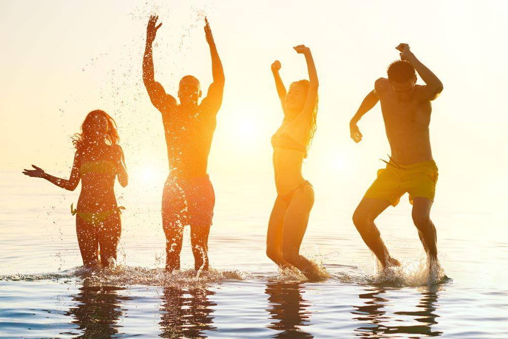 Can You Reduce Summer Sun Damage With Red Light Therapy? Heck, Yeah! - Rouge Care