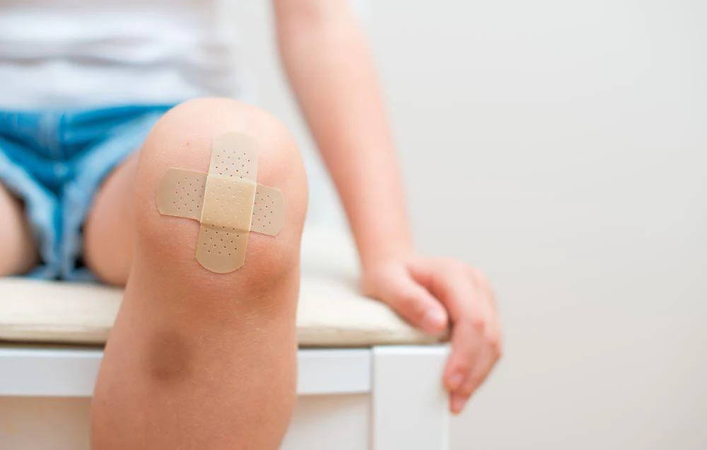 Heal Wounds Faster and Improve the Appearance of Scars With Red Light Therapy - Rouge Care